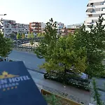 Queen 4* Selitë e Vogël