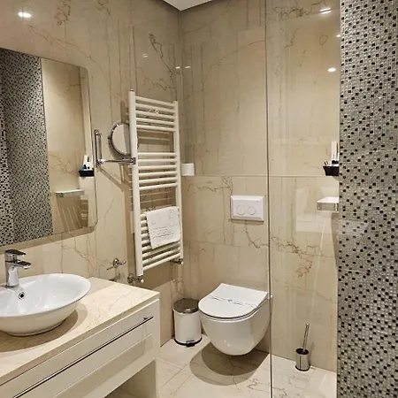 Queen Hotel 4*