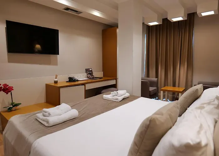 Queen 4* Selitë e Vogël