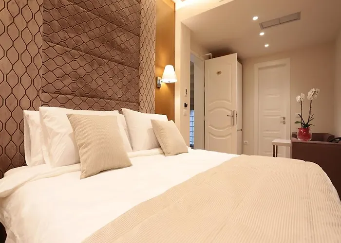 Queen Hotel Selitë e Vogël