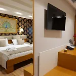 Hotel Queen Hotel 4*