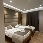 Queen Ξενοδοχείο 4*