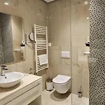 Hotel Queen Hotel 4*
