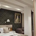 Hotel Queen 4*