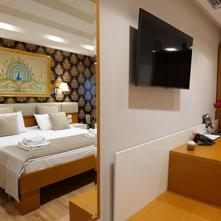 Queen Hotel 4*