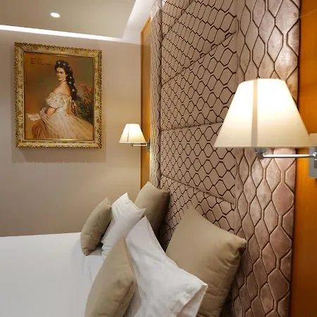 Queen Hotel Selitë e Vogël