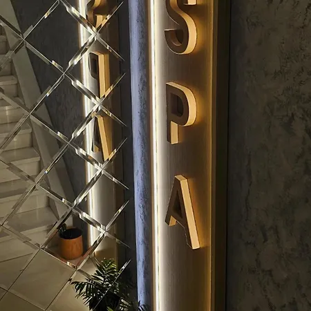 Hotel Queen 4*