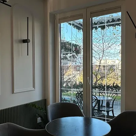 Отель Queen Selita e Vogel