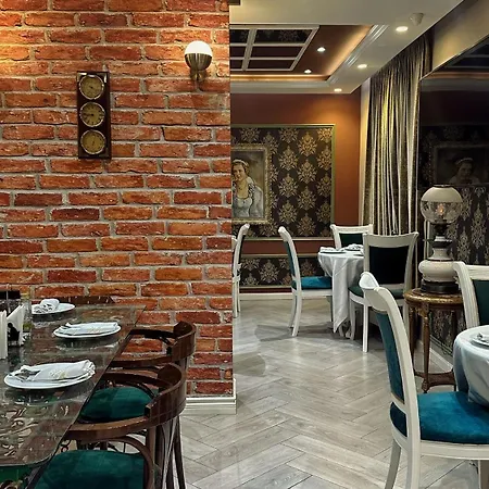 Hotel Queen 4*