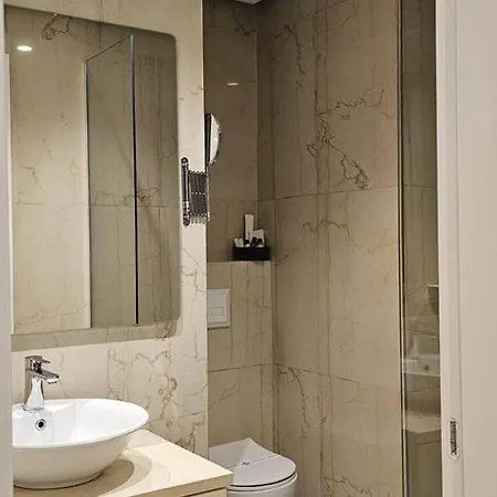 Queen Hotel Selitë e Vogël