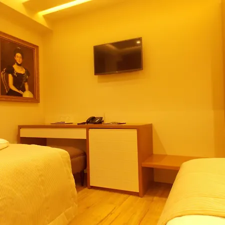 Queen Selita e Vogel