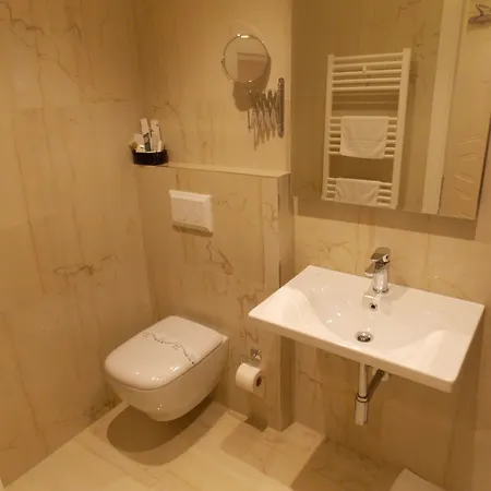 Hotel Queen 4*