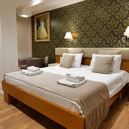 Queen Selita e Vogel